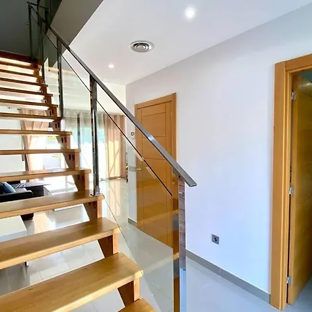 Moderno Con Piscina En - Roige Bahia *
