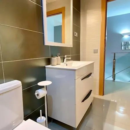 Moderno Con Piscina En - Roige Bahia