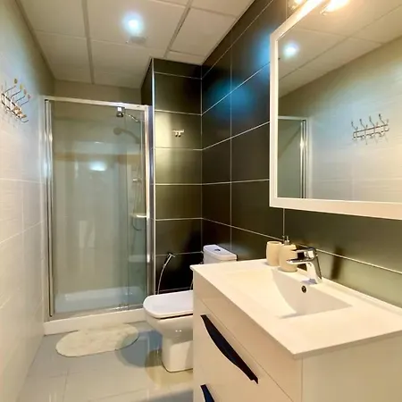 Moderno Con Piscina En - Roige Bahia Apartamento