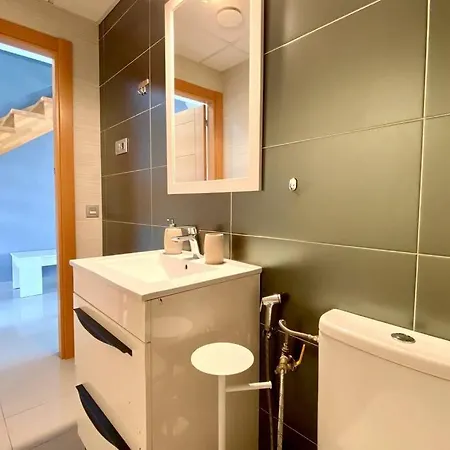 Moderno Con Piscina En - Roige Bahia