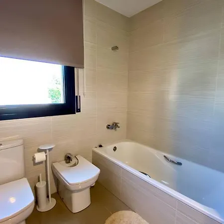 Moderno Con Piscina En - Roige Bahia *